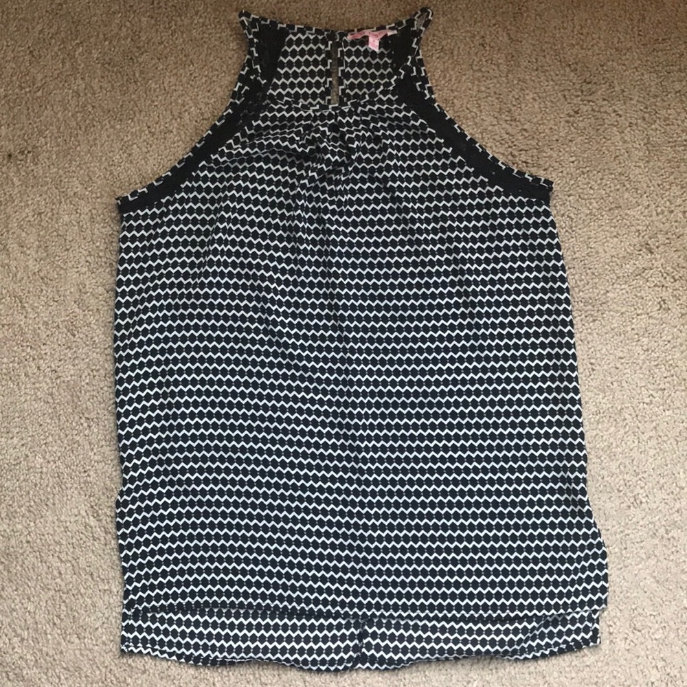 Candie’s black and white geometric tank top